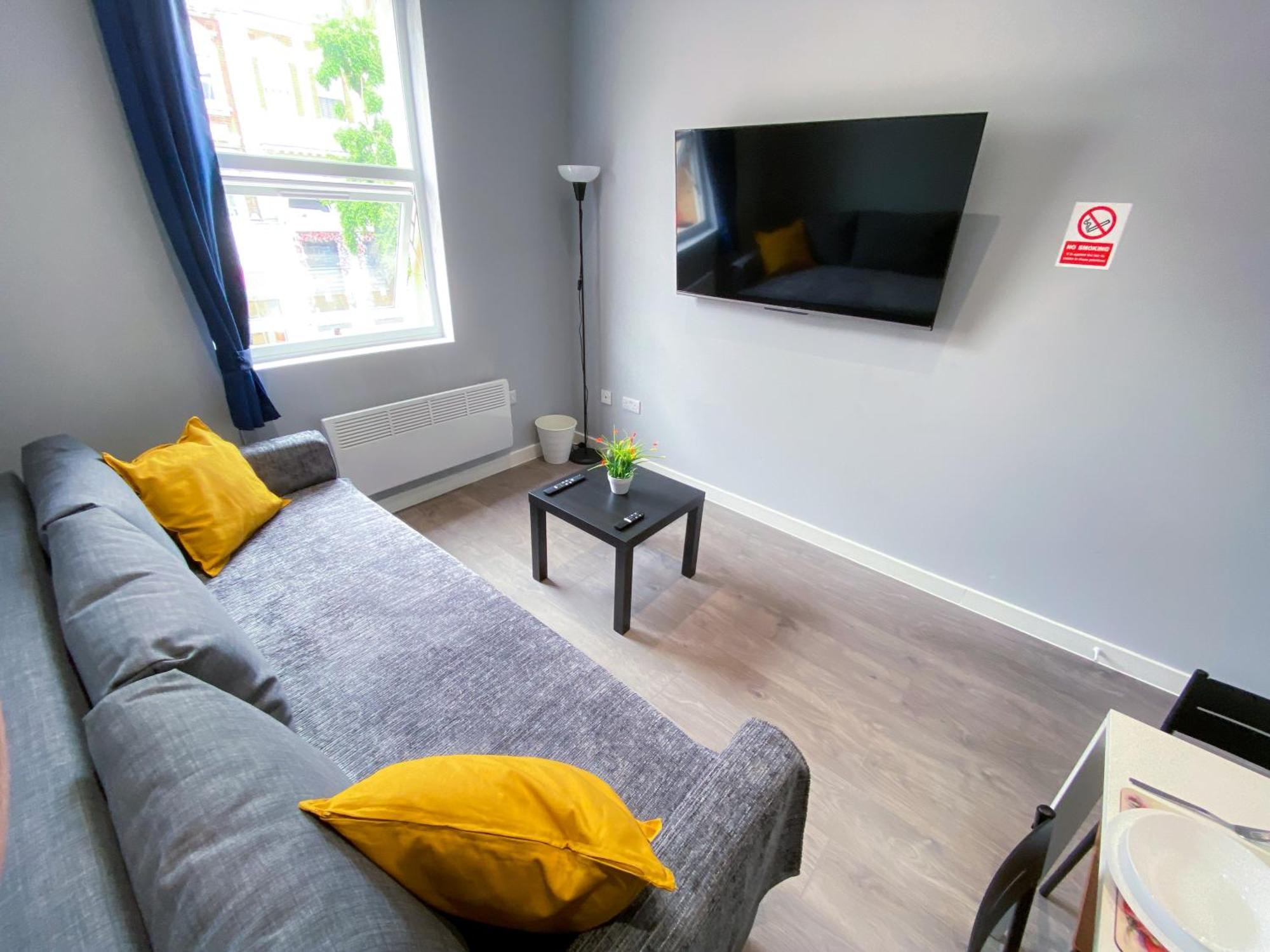 Modern 1 Bedroom Flat In Wood Green ロンドン エクステリア 写真
