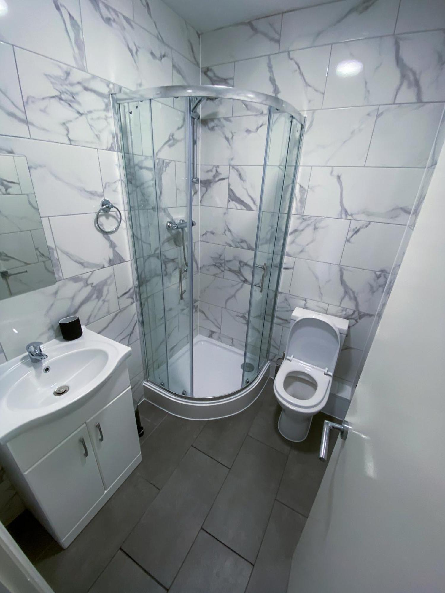 Modern 1 Bedroom Flat In Wood Green ロンドン エクステリア 写真